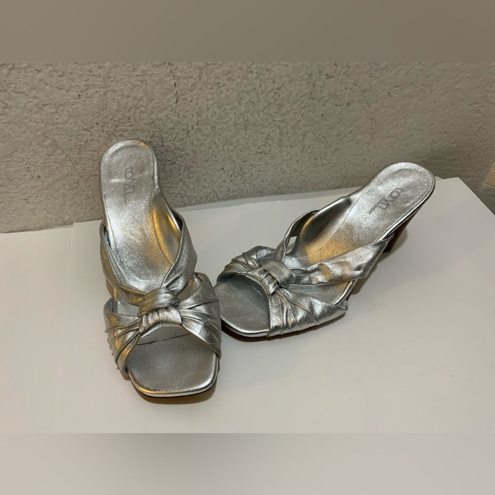 Taryn By Taryn Rose Justify Metallic Silver Slide Sandal Heels Women's 9